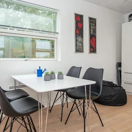 5 Person In Ansager-by Traum *