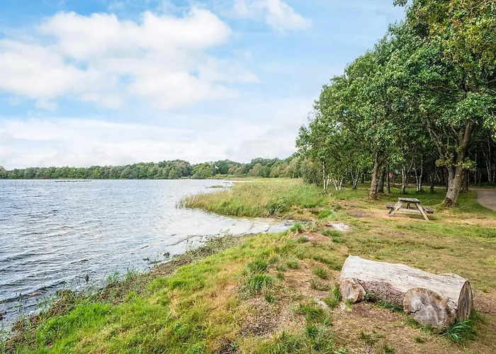 5 Person In Ansager-by Traum